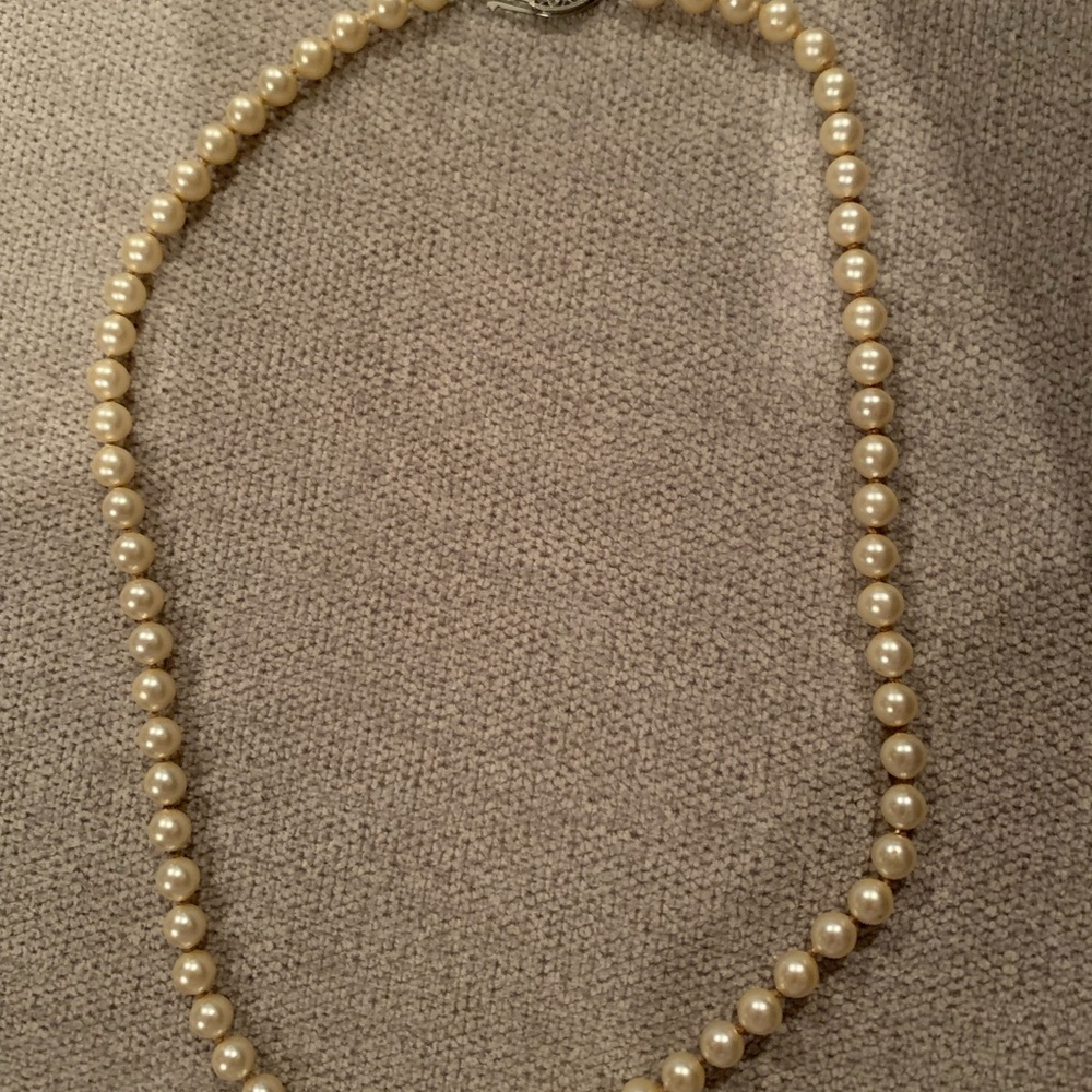 17.5 inch off white (pearl size just tad smaller then 1/2 inch). Off white